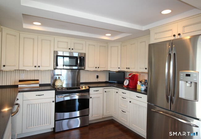 Building Photo - 147 Captains Dr