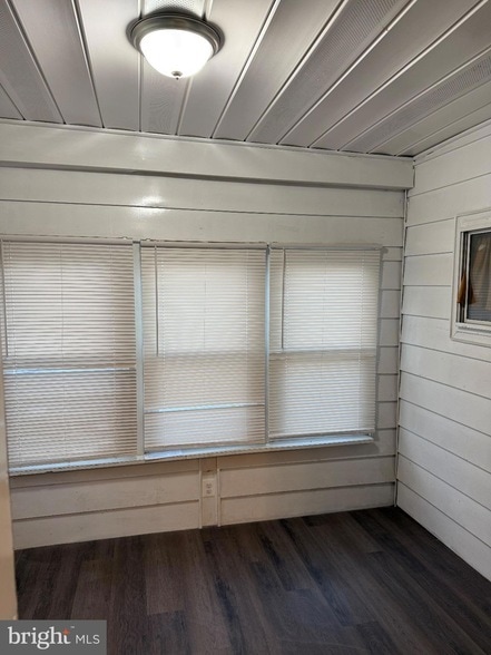 Building Photo - 7250 Radbourne Rd