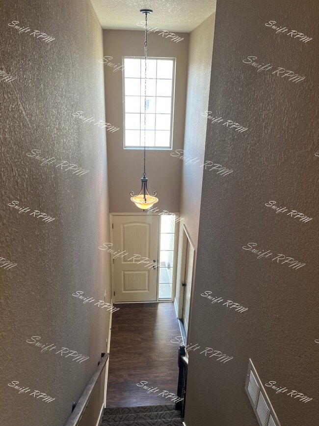 Building Photo - 21611 Westover Ct