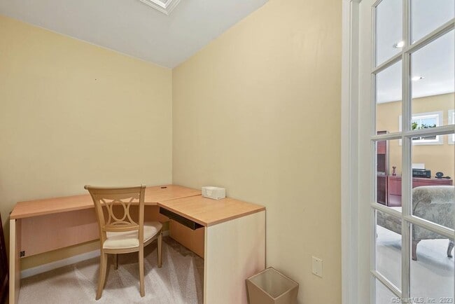 Building Photo - 1 Priorwood Gardens