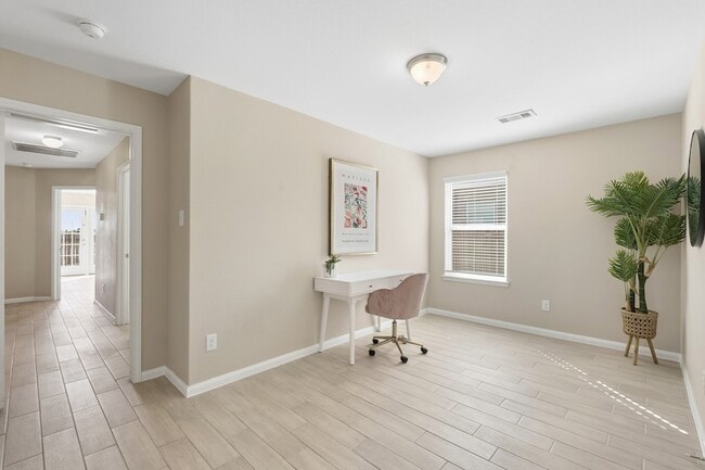 Building Photo - 1001 Strawberry Ridge Dr