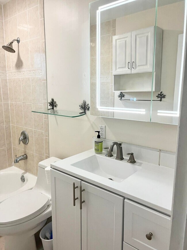 Building Photo - 2631 SW 4th St