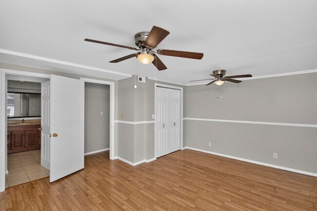 Building Photo - 261 Eisenhower Dr