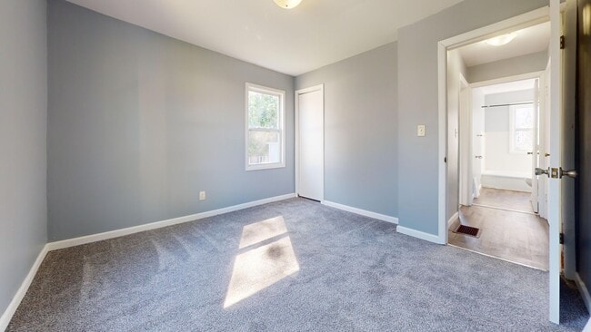 Building Photo - Cute Single story ranch with basement, 1 c...