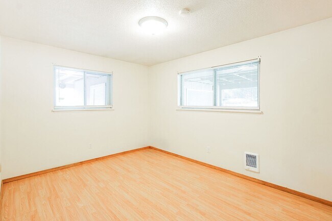 Building Photo - 4416 67th Ave W