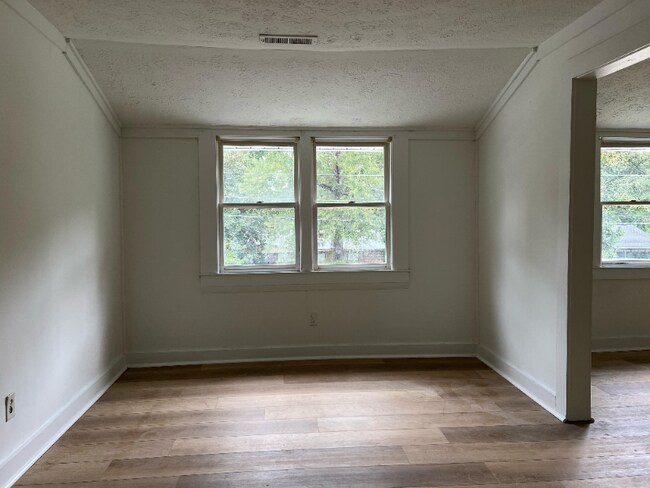 Building Photo - 1613 Dewitt Ave