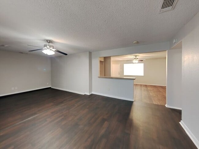Building Photo - No Application Fee* Plus $250 Off First 2 ...