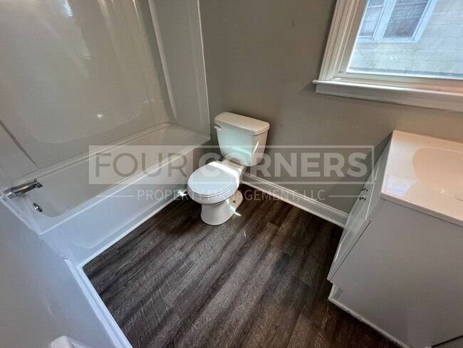 Building Photo - Renovated 1 Bedroom 1 Bath Home