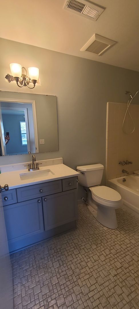 Building Photo - 104 Coachman Ln