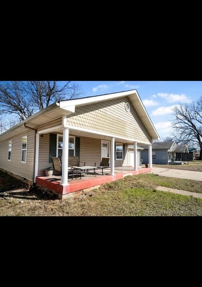Building Photo - 1225 W 5th St