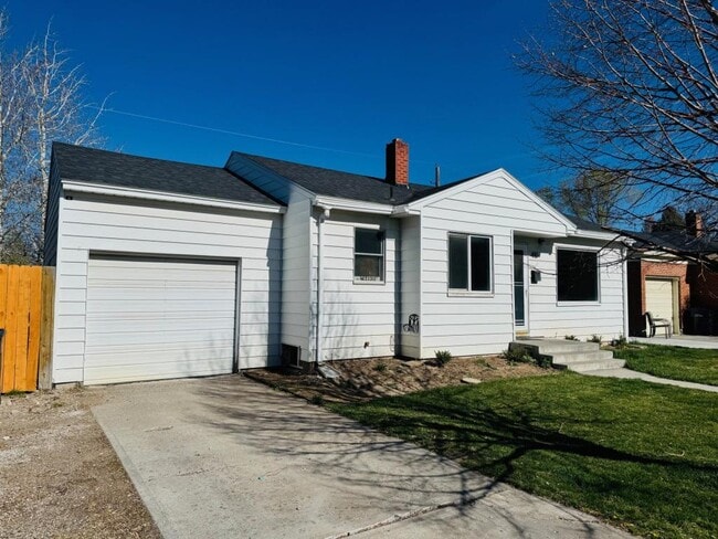 Building Photo - 410 Holbrook Dr