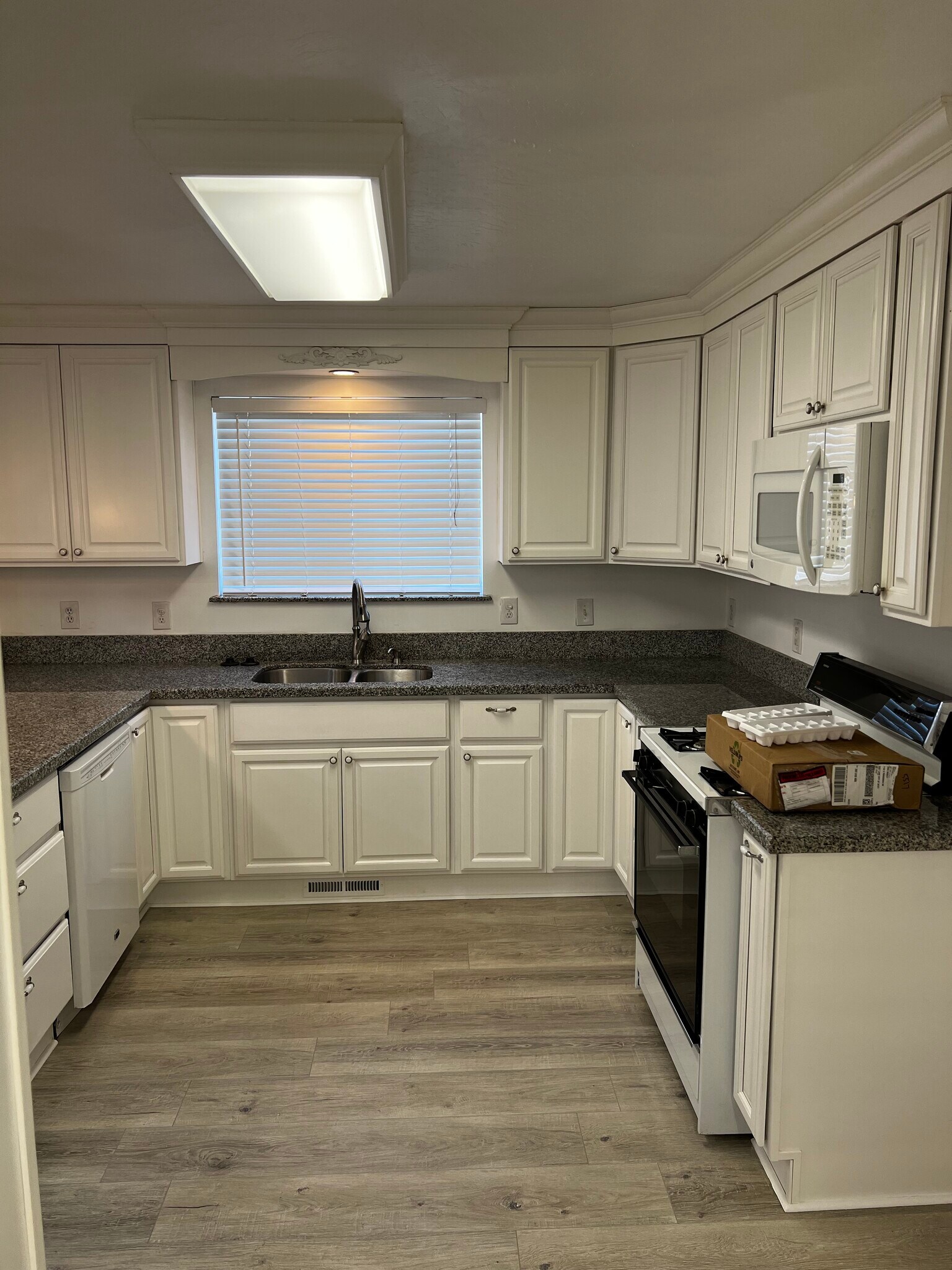 Building Photo - 7164 S Ponderosa Dr