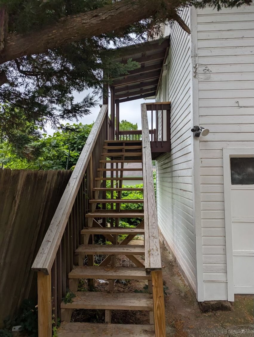 Steps to Apartment - 1736 15th Ave S
