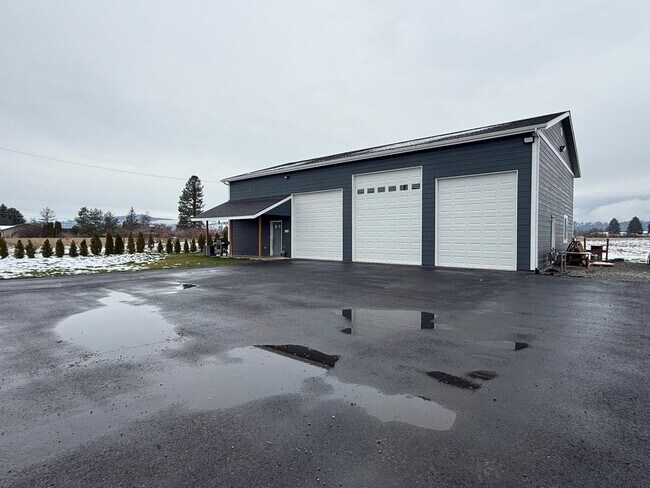 Building Photo - 24211 E Wellesley Ave