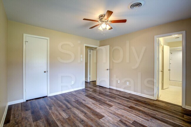 Building Photo - 6426 Chapman Dr