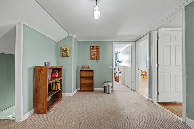 Building Photo - Spacious 5-Bedroom Home Near Radford University