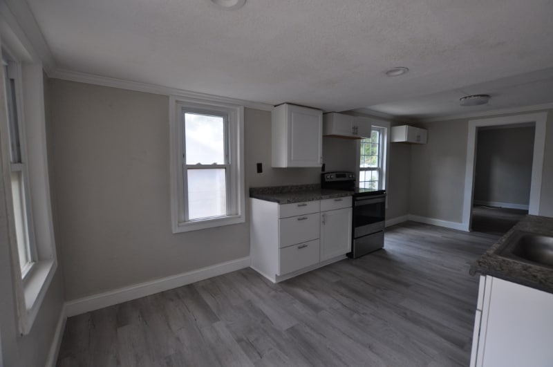 Building Photo - 914 23rd St W
