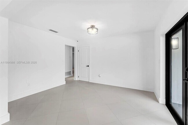 Building Photo - 11640 SW 99th Ct