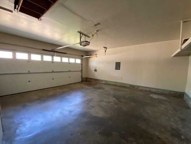 Building Photo - LARGE | 3 Bed | 2 Bath | Midtown Tulsa