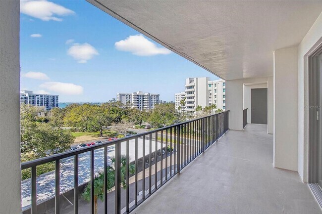 Building Photo - 150 Belleview Blvd