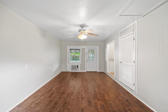 Building Photo - 1519 Everitt St