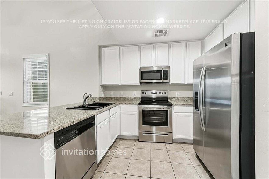 Building Photo - 4084 E Windsor Dr