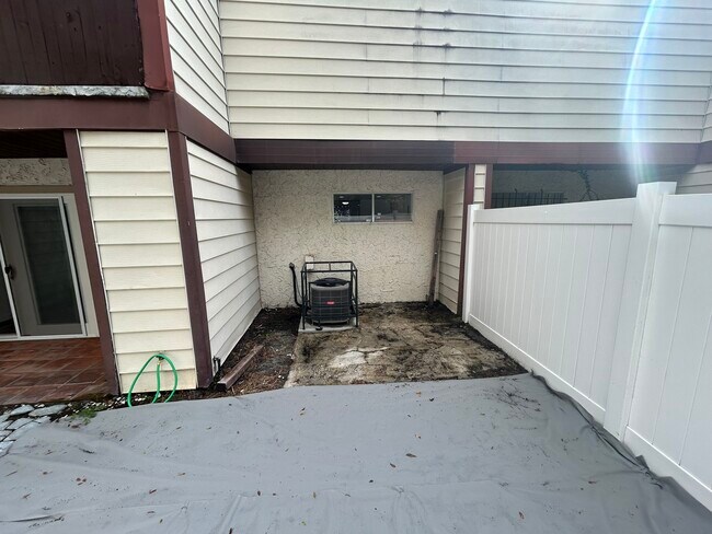 Building Photo - 3980 Crayrich Cir