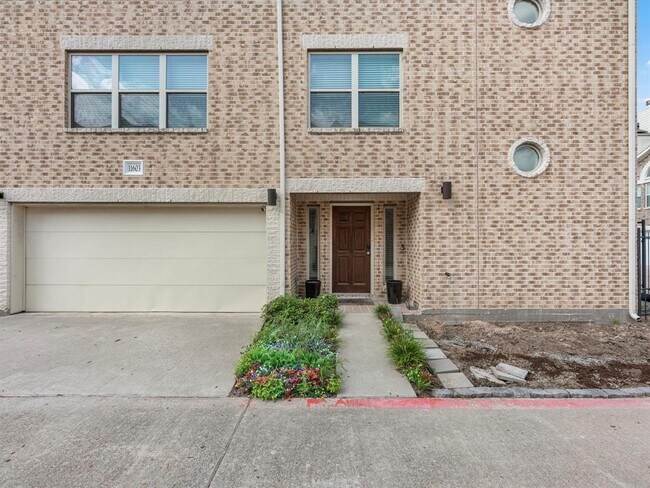 Building Photo - 11603 Main Maple Dr