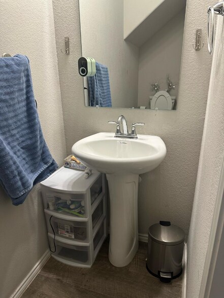 Building Photo - 8981 Fair Oaks Dr