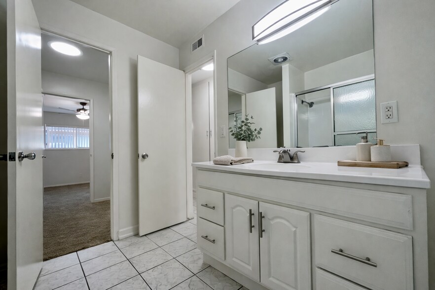 Building Photo - 7712 Cypress Dr