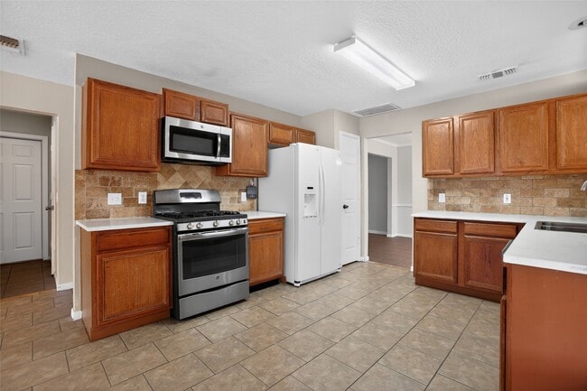 Building Photo - 20615 Valley Wells Dr