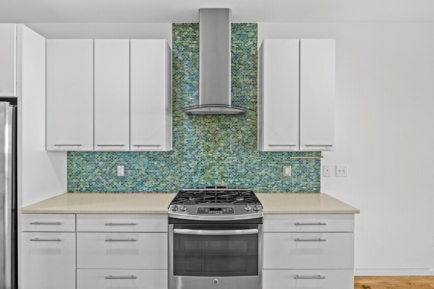 Building Photo - 909A Westbrook Dr