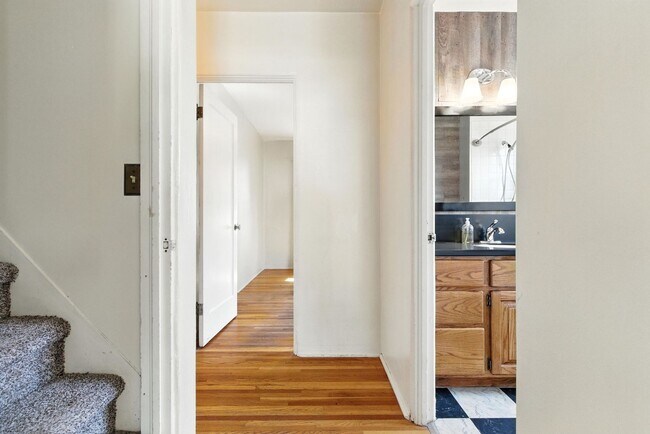 Building Photo - Gorgeous Brick Home Near Audubon Park