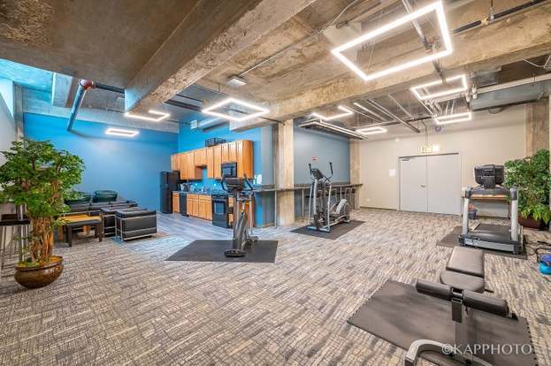 Building Photo - 210 S Desplaines St