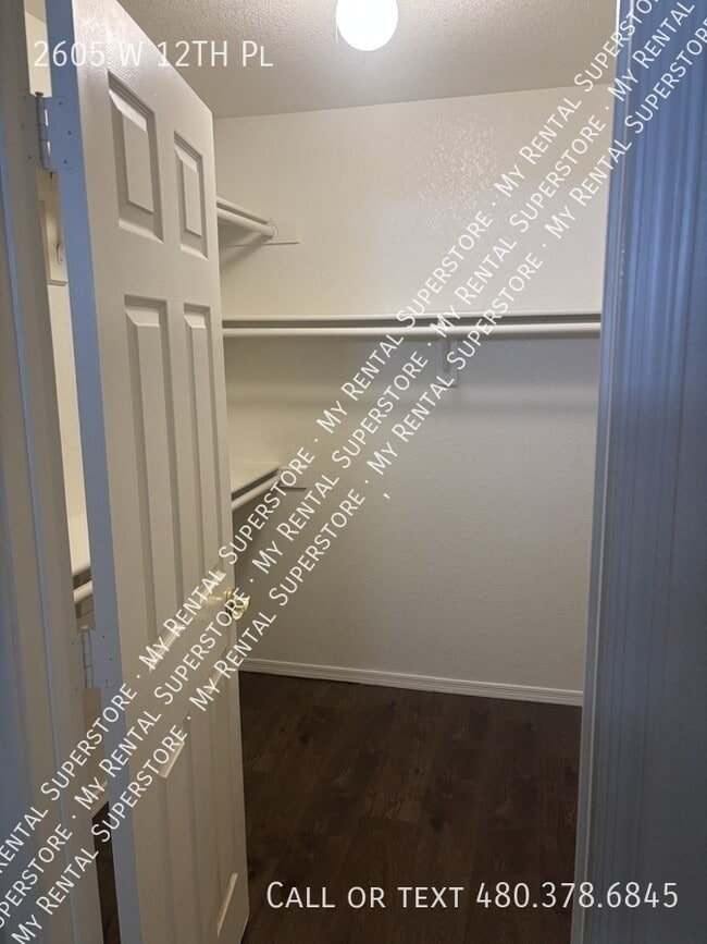 Building Photo - 2605 W 12th Pl