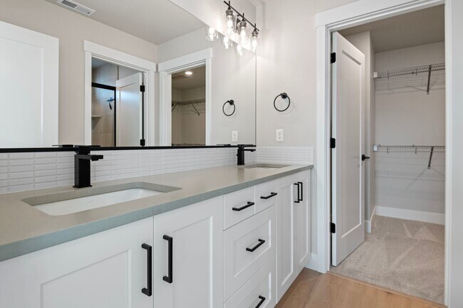 Building Photo - 20852 SE Denver Dr