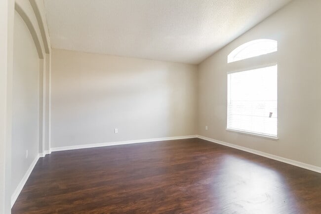 Building Photo - 4056 Forest Island Dr