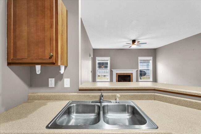 Building Photo - 2 bedroom, 2 bathroom condo!