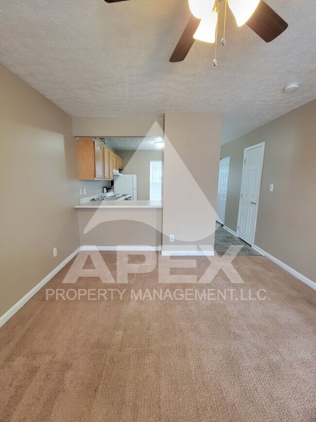 Building Photo - MOVE-IN SPECIAL,NO RENT TIL MAY 1ST! - Nice 2 Bd | 1.5 Ba Townhouse in West Knox Condo Community!