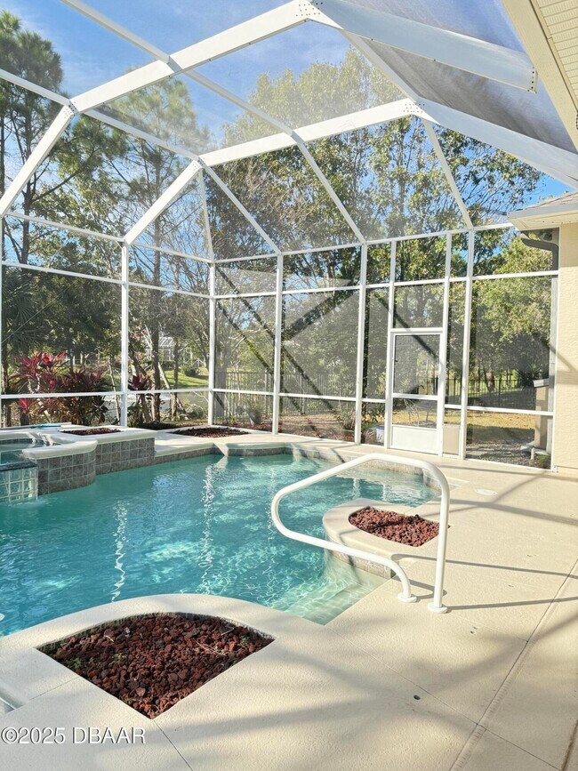 Building Photo - 14 Deep Woods Way