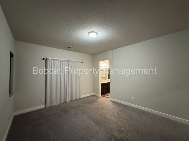 Building Photo - 925 Cranfield Ct