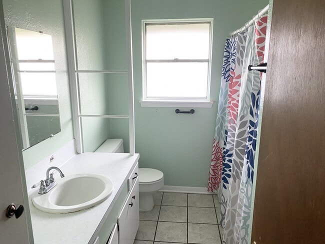 Building Photo - 1030 S 18th St