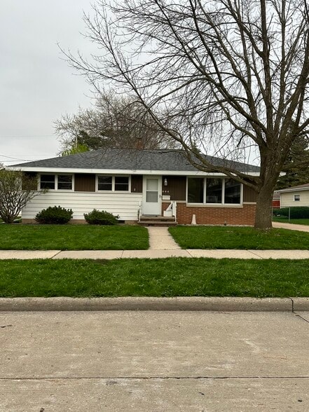 Building Photo - 906 S Christine St