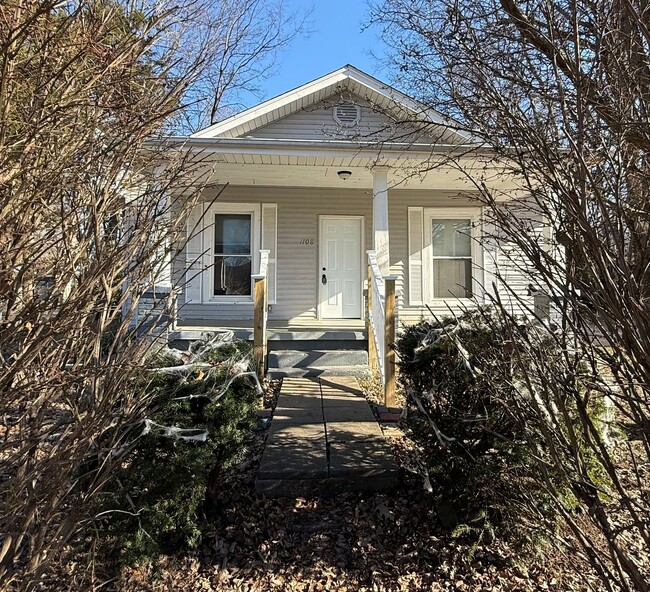 Primary Photo - Beautifully remodeled 2 bedroom with HUGE ...