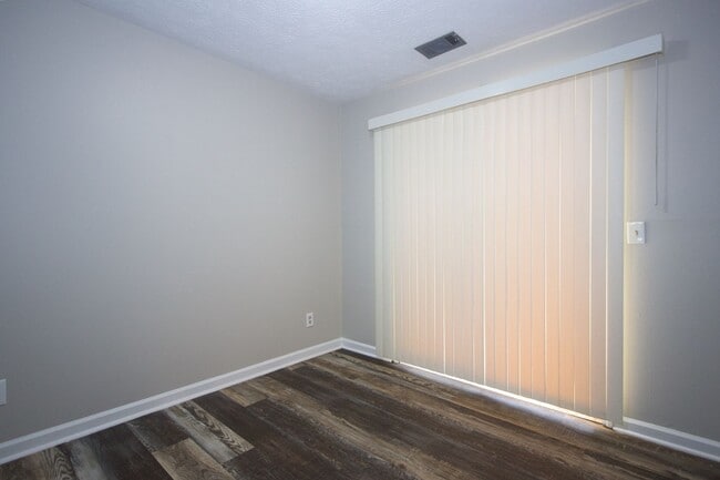 Building Photo - 460DS