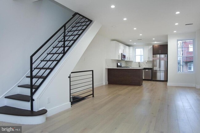 Building Photo - 5844 Fernwood St
