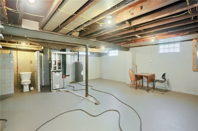 Building Photo - 740 Pershing St