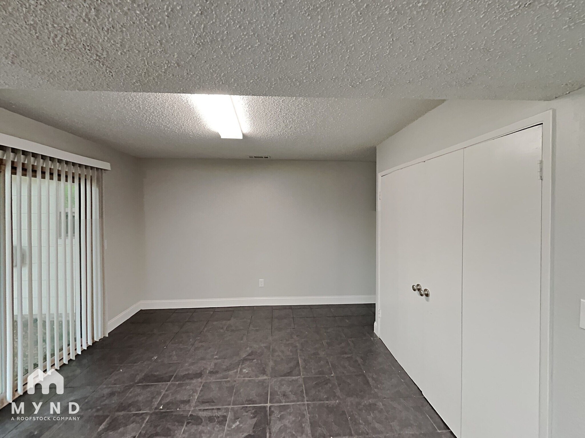 Building Photo - 1303 Hillsdale Dr