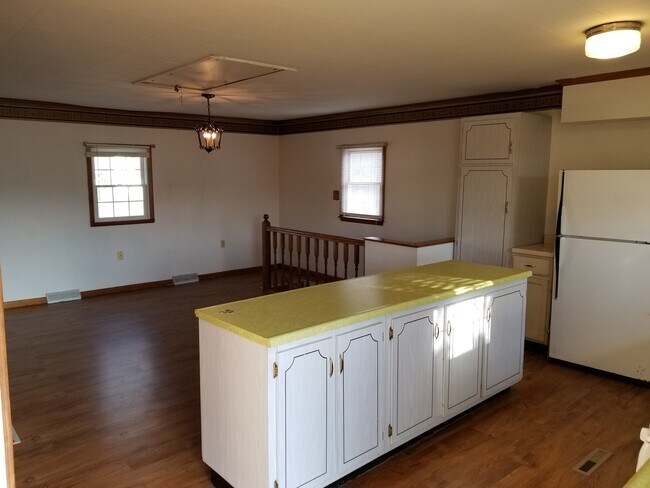 Building Photo - 48 W 4th St