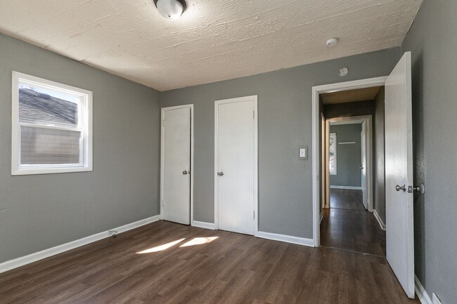 Building Photo - REMODELED 4 Bedroom | 1 Bathroom | 1400 sq...